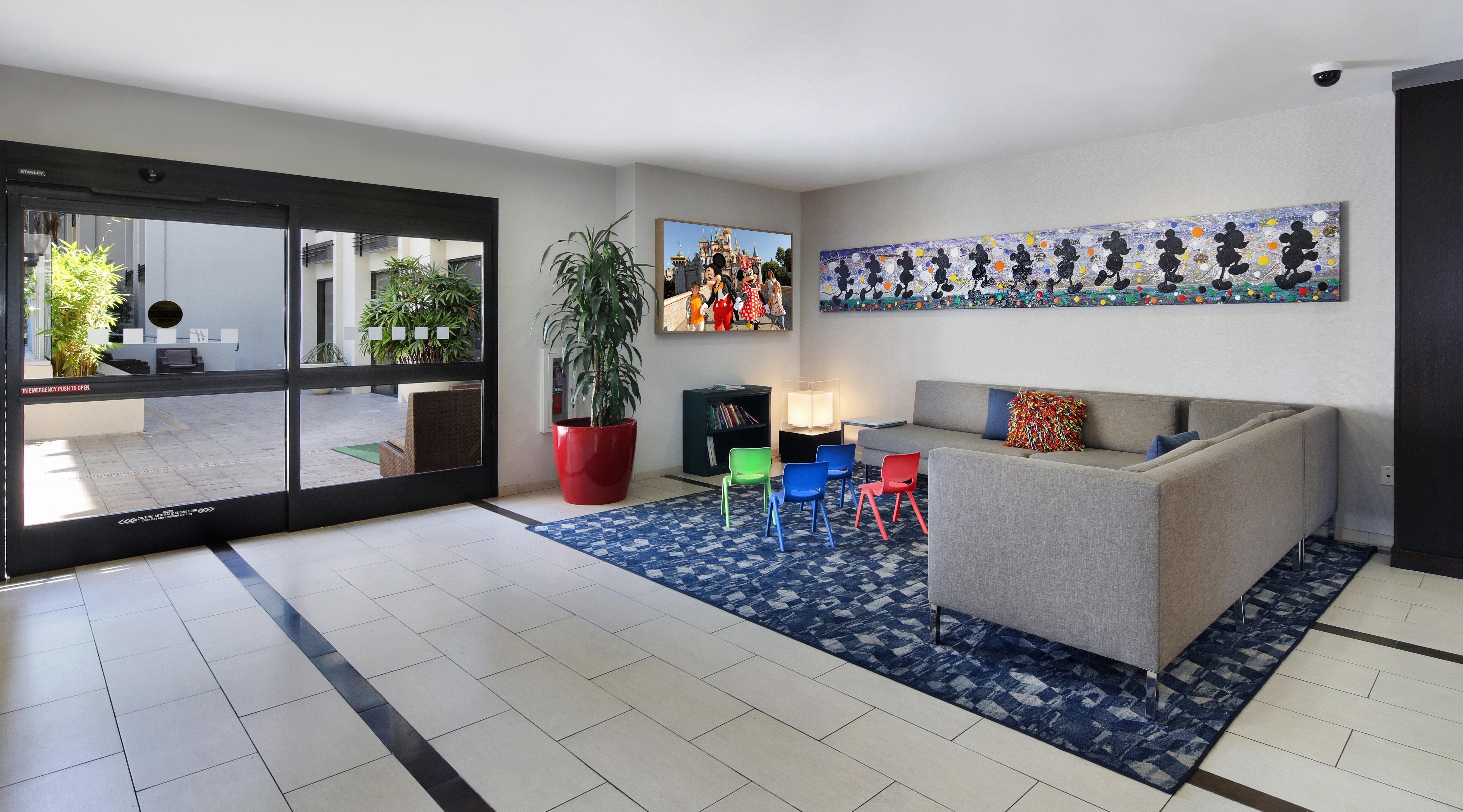 Holiday Inn Hotel & Suites Anaheim By Ihg Buitenkant foto