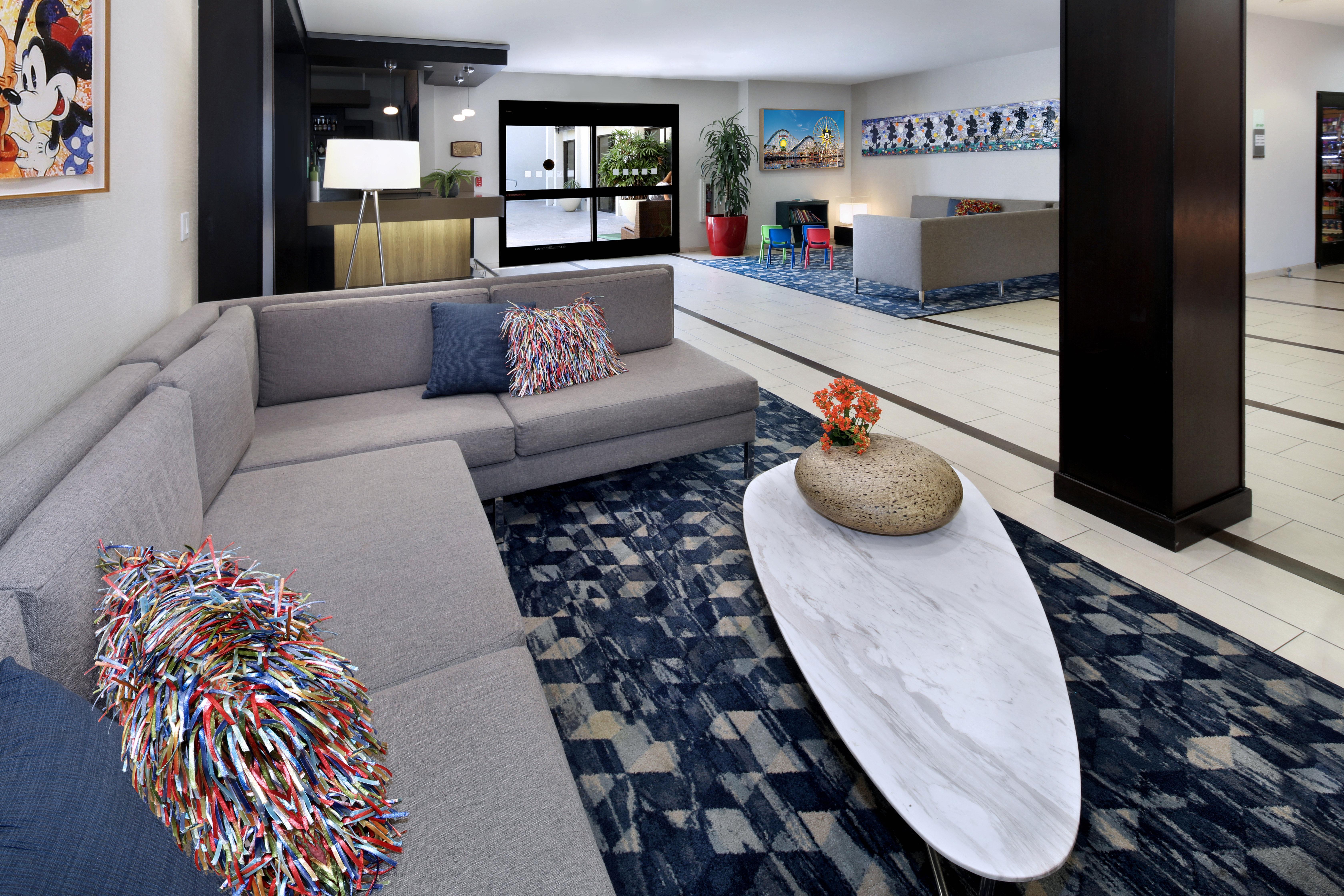 Holiday Inn Hotel & Suites Anaheim By Ihg Buitenkant foto