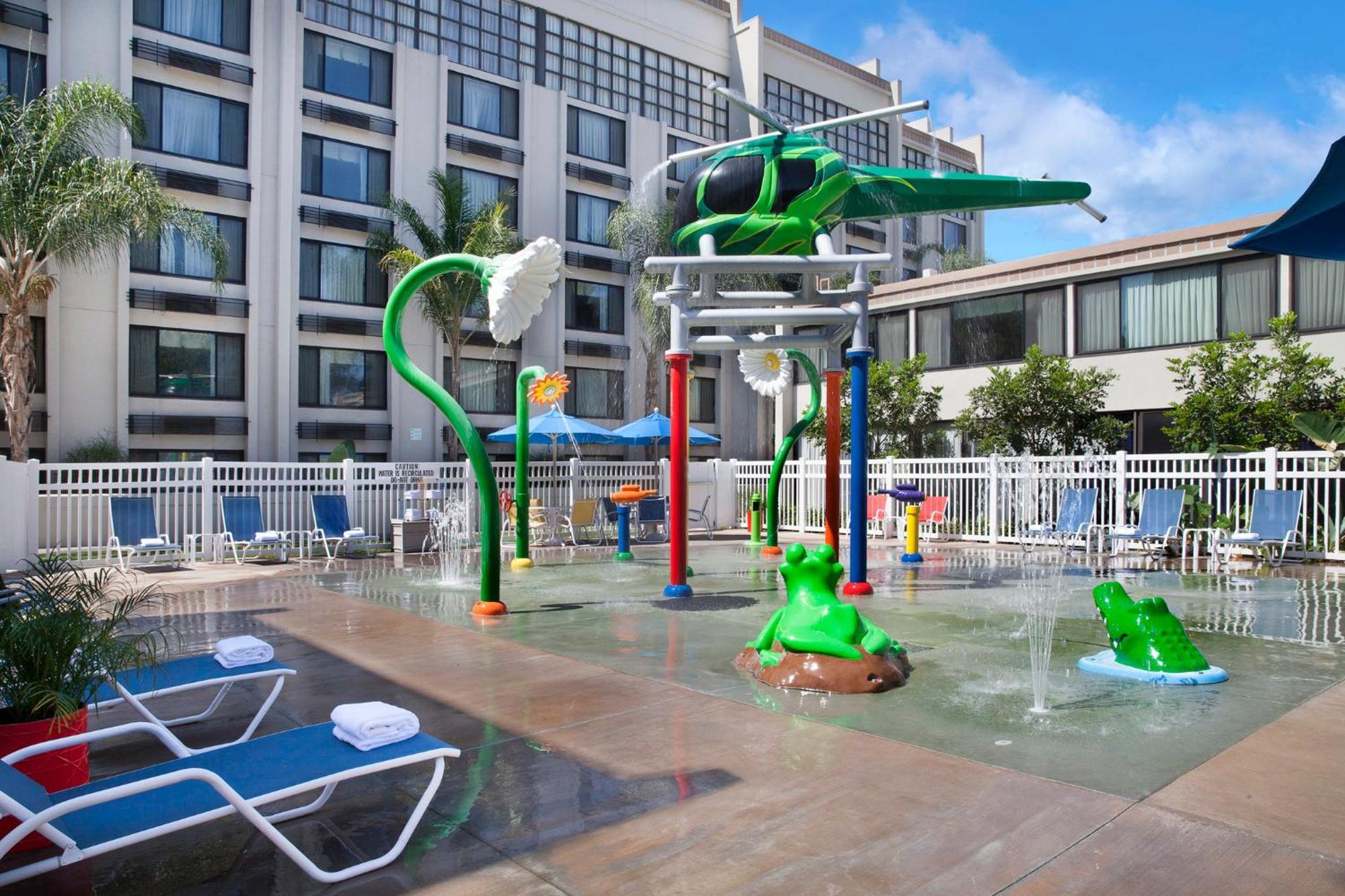 Holiday Inn Hotel & Suites Anaheim By Ihg Buitenkant foto