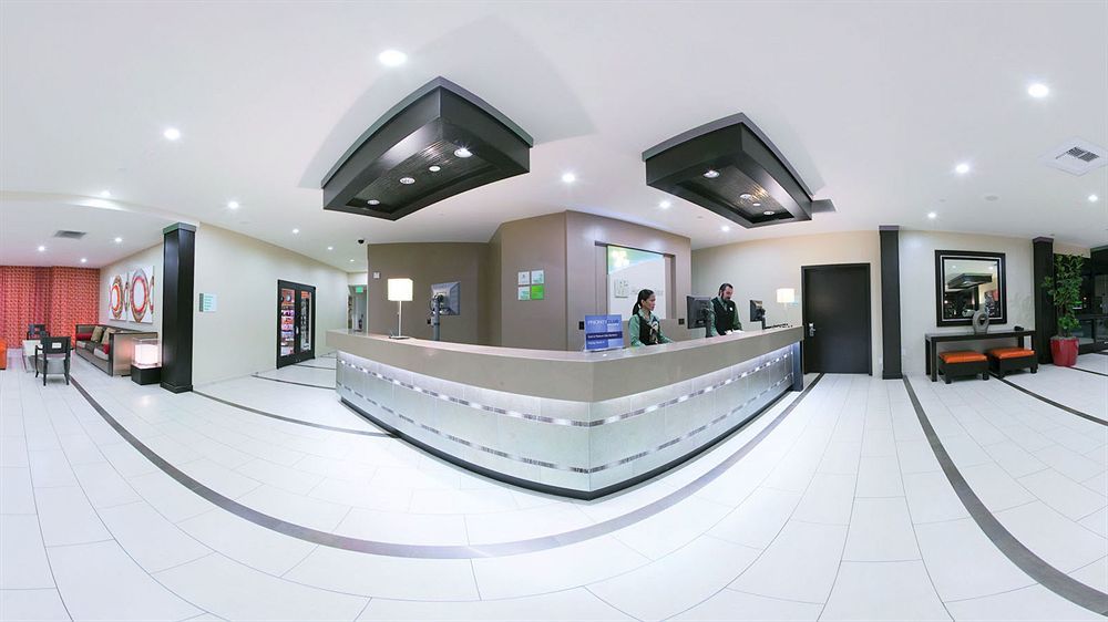 Holiday Inn Hotel & Suites Anaheim By Ihg Buitenkant foto