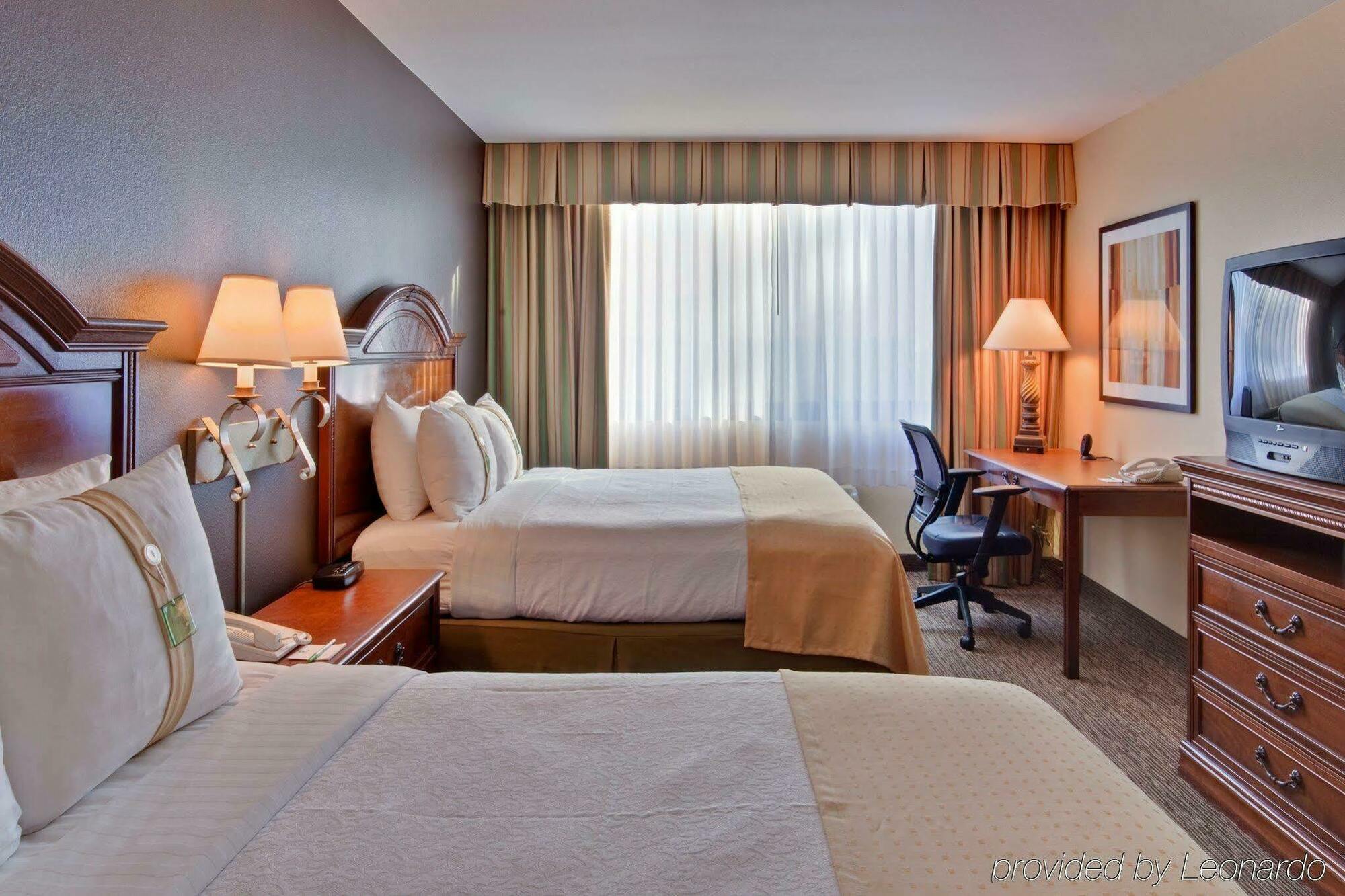 Holiday Inn Hotel & Suites Anaheim By Ihg Buitenkant foto